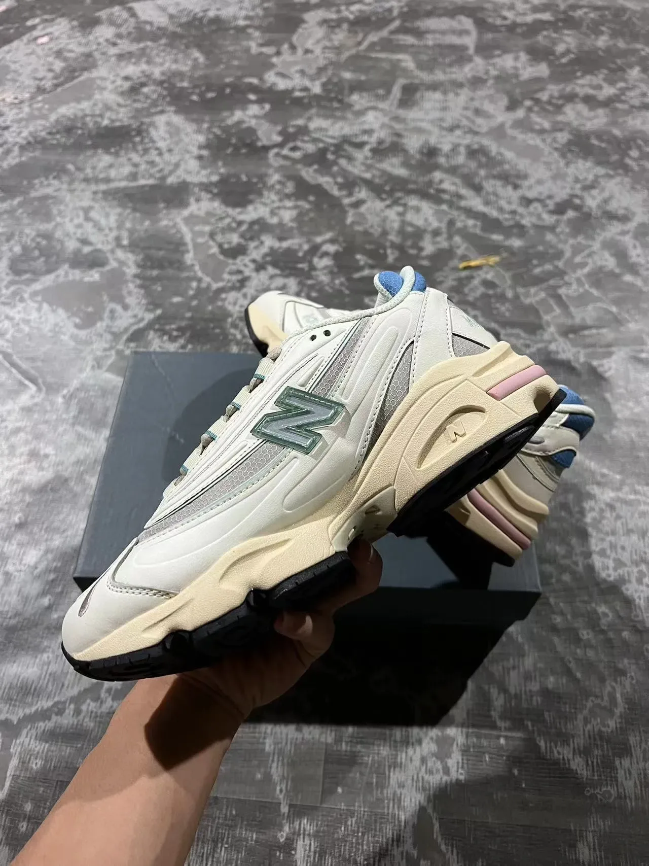 New Balance 1000 Beige Blue Retro Runner Multi-Layered Cage Construction Chunky Sneakers 5