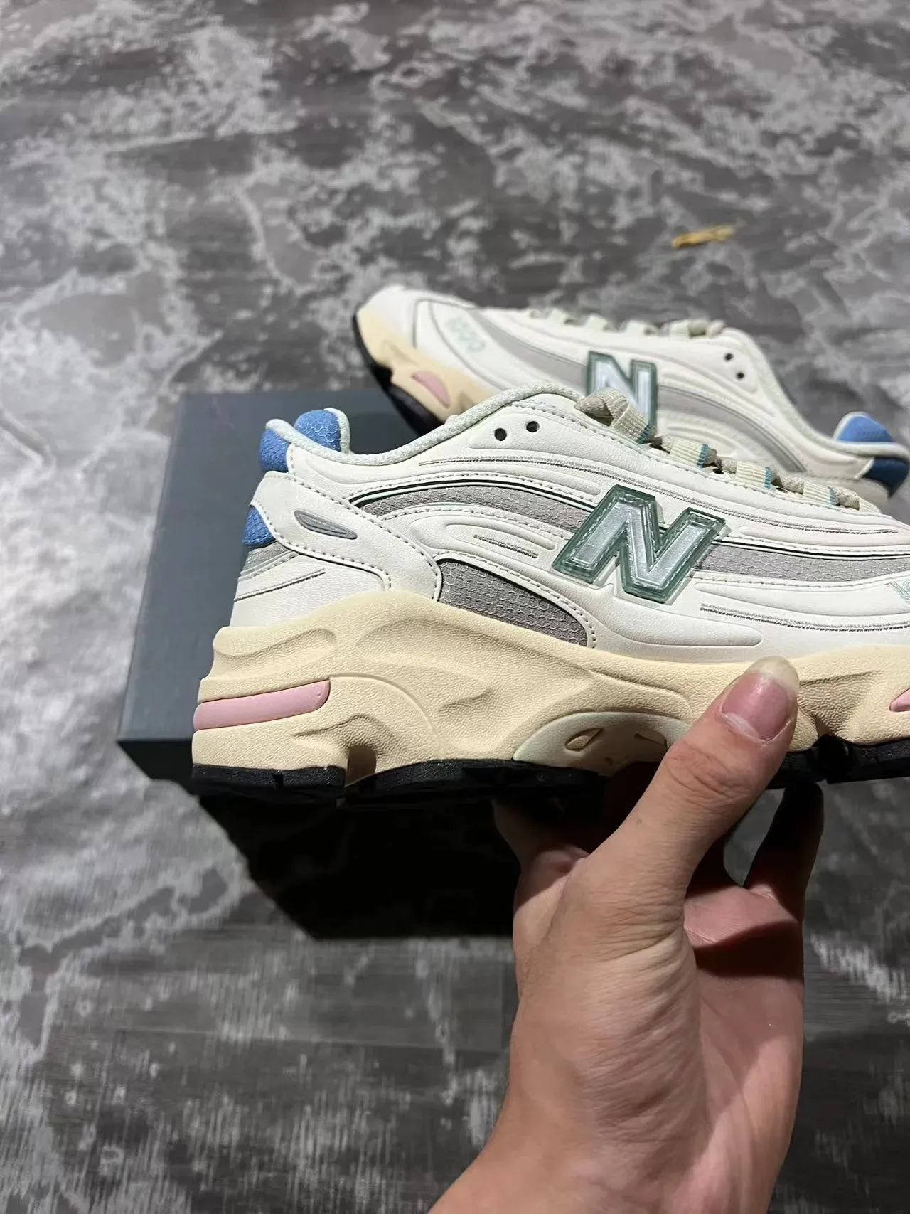 New Balance 1000 Beige Blue Retro Runner Multi-Layered Cage Construction Chunky Sneakers 7