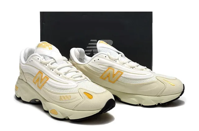 New Balance 1000 creme e dourado tênis chunky 5