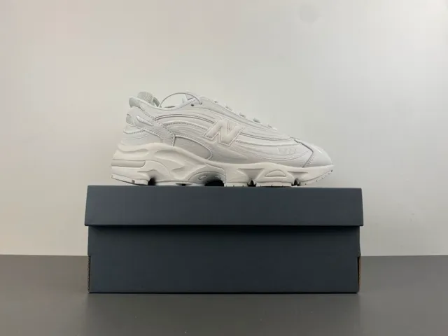New Balance 1000 Monochromatic White Chunky Sneakers 15