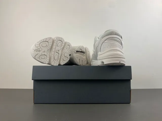 New Balance 1000 Monochromatic White Chunky Sneakers 16