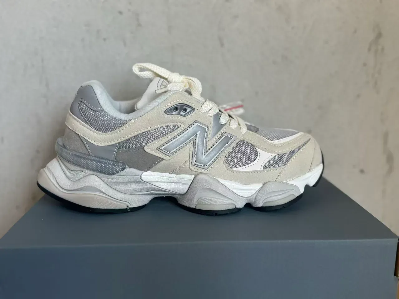 New Balance 9060 ধূসর মেশ ও সুয়েড লাইফস্টাইল স্নিকার 2