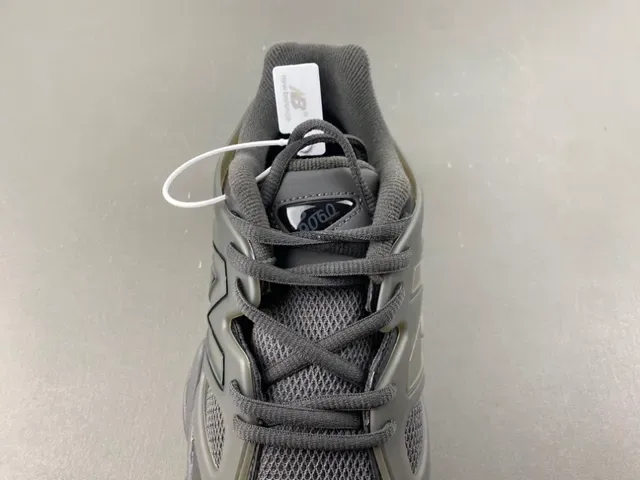 New Balance 9060 Tênis Chunky Cinza Monocromo 6