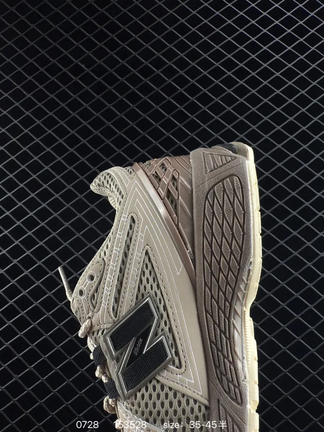 New Balance 9061 Beige Black 厚底运动鞋 3