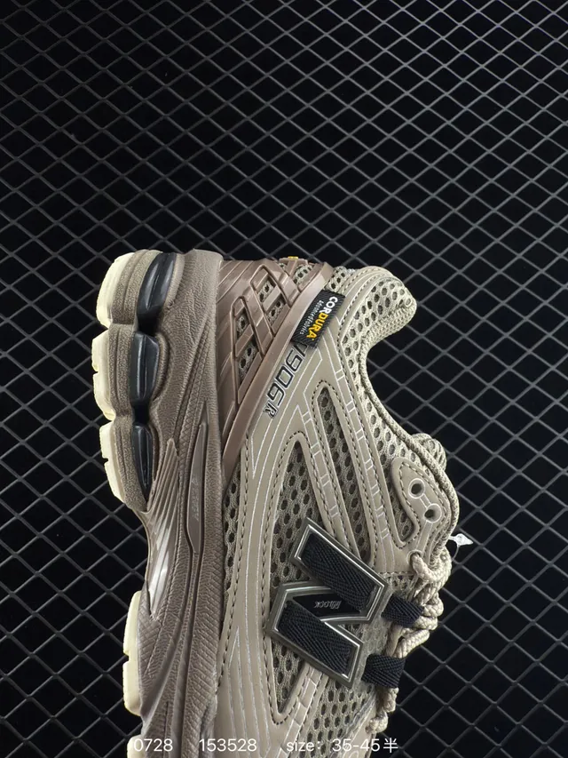 New Balance 9061 Beige Black 厚底运动鞋 4