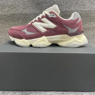 New Balance Borgonha Bege semola esculpida parte superior mista de couro de veado e malha tênis chunky