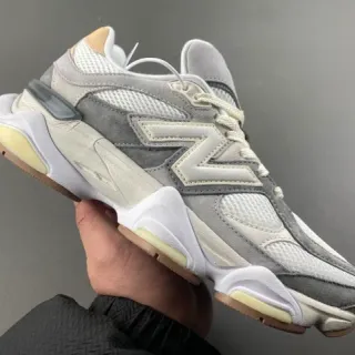 New Balance 灰米色 分层雕塑中底 网面和麂皮鞋面 厚底运动鞋