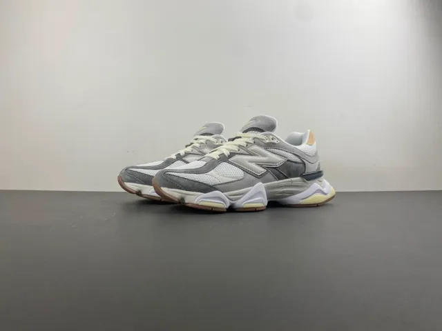 New Balance গ্রে বিজ লেয়ার্ড স্কাল্প্টেড মিডসোল মেশ এবং সুয়েড আপার চাঙ্কি স্নিকার্স 10
