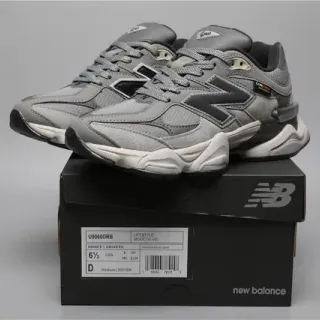 New Balance ধূসর কালো মোটা খোদাই করা মধ্যসোল স্তরযুক্ত মেশ এবং সিন্থেটিক উপর লাইফস্টাইল স্নিকার