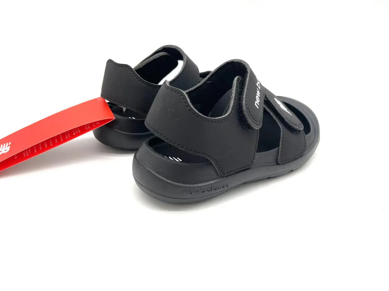 New Balance Niños Correa de dos Velcro dedo cerrado Sandalias Casual 5