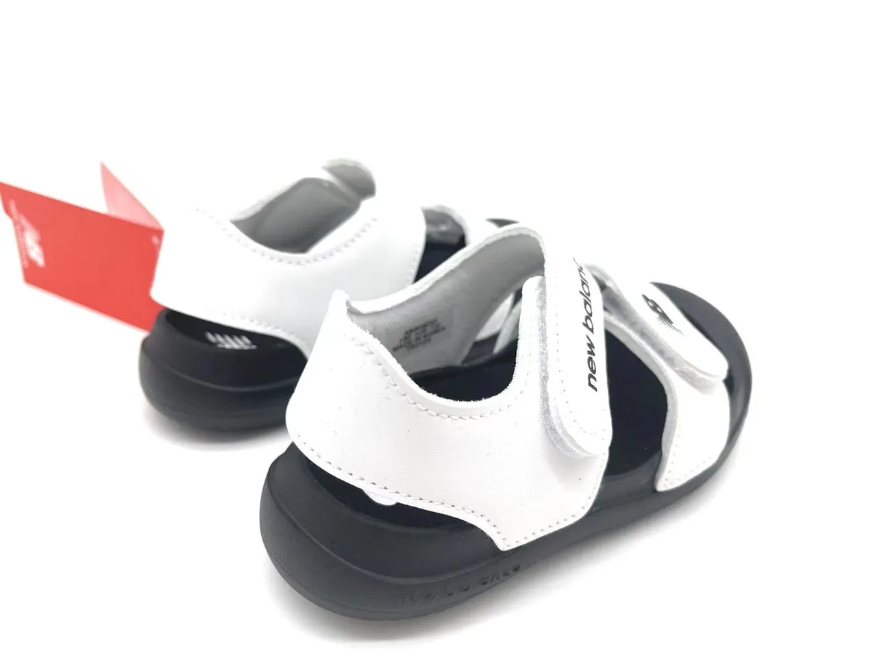 New Balance Niños Correa de dos Velcro dedo cerrado Sandalias Casual 23