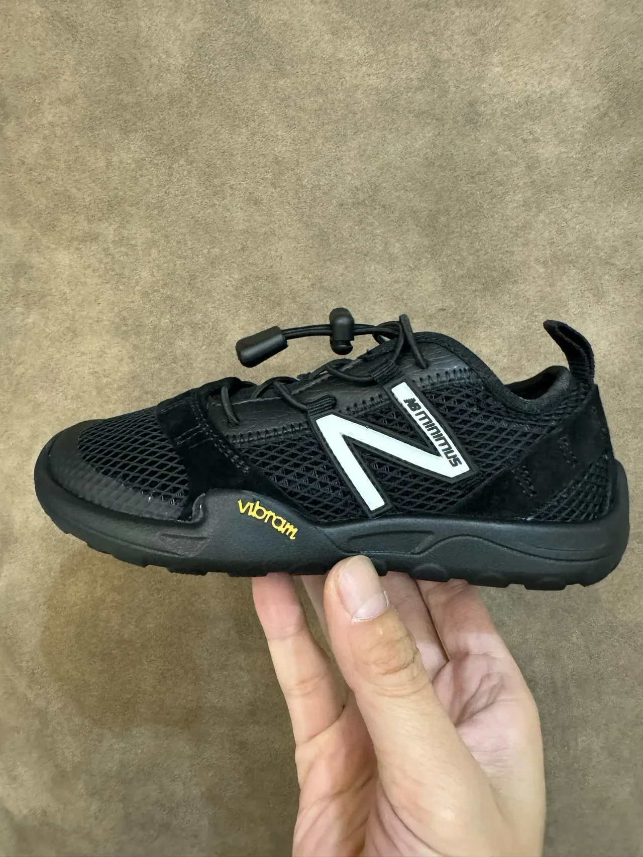 New Balance Minimus Tênis Lifestyle de Malha Preto e Branco 24