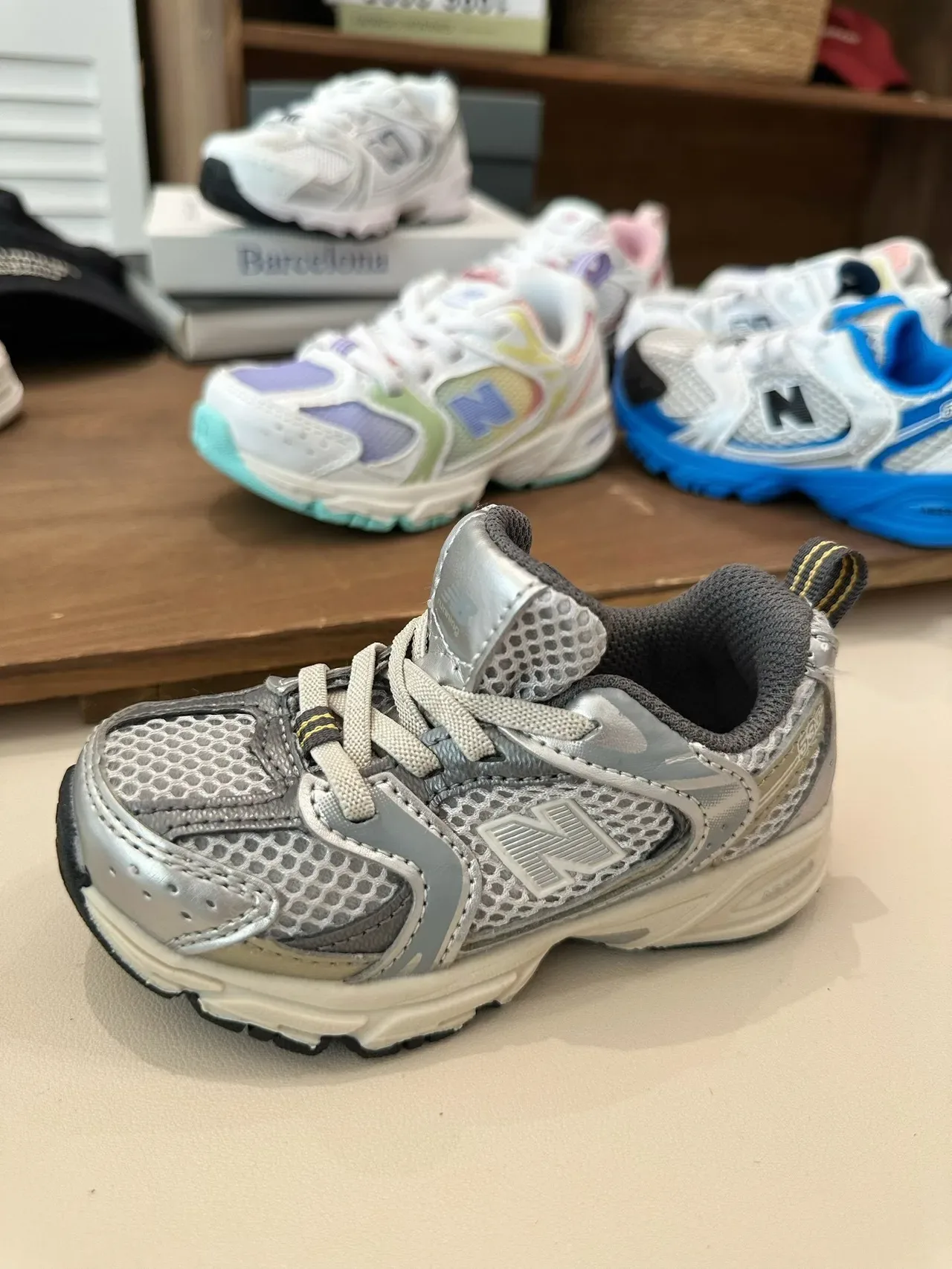 New Balance 粉白厚底中底 网面-合成混合鞋面 生活方式运动鞋 3
