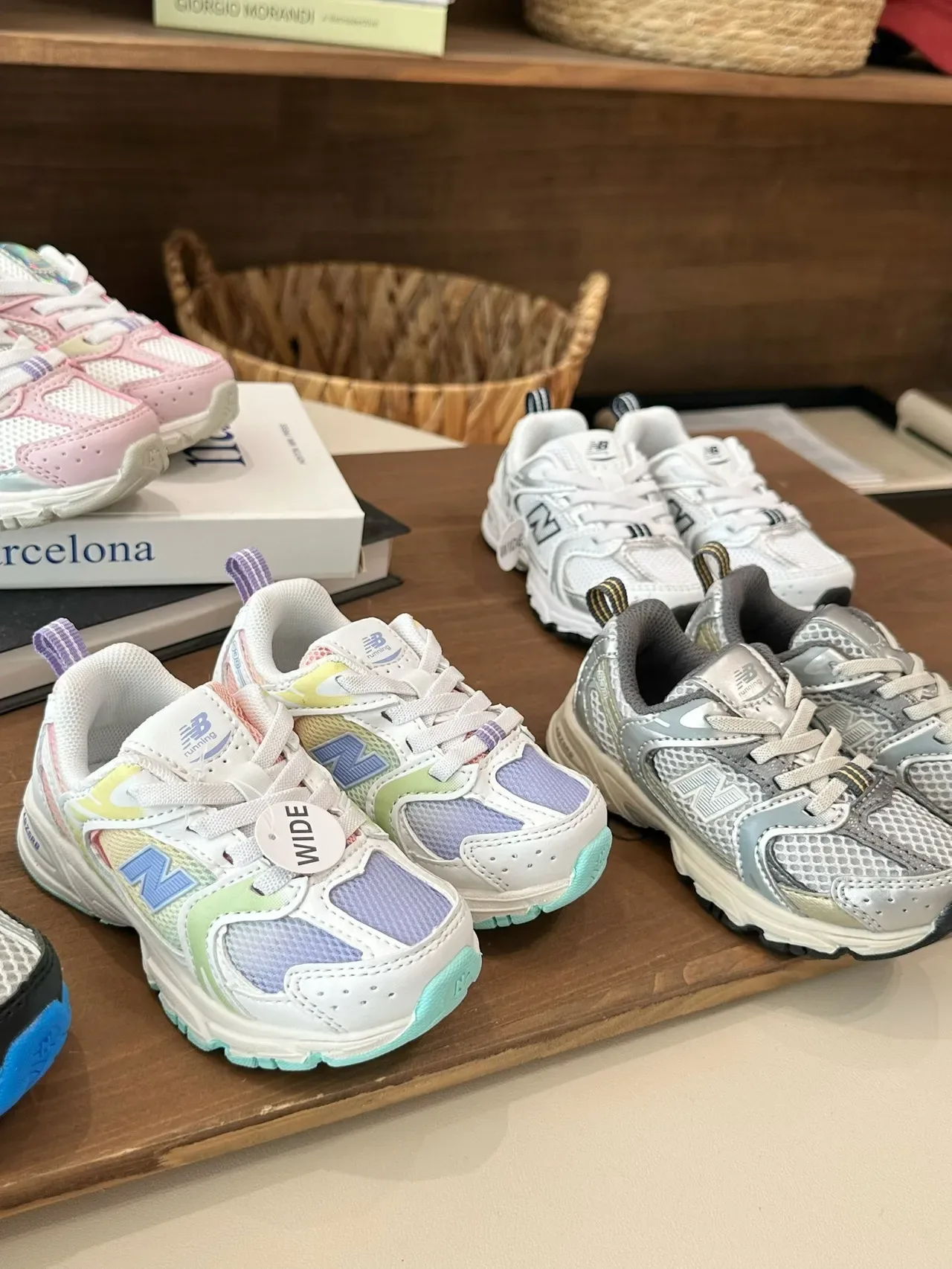New Balance 粉白厚底中底 网面-合成混合鞋面 生活方式运动鞋 22