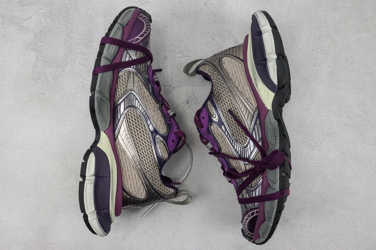 New Balance حذاء رياضي chunky بلون أرجواني رمادي مع upper من شبكة وصناعي في طبقات، midsole منحوت متعدد الألوان 2