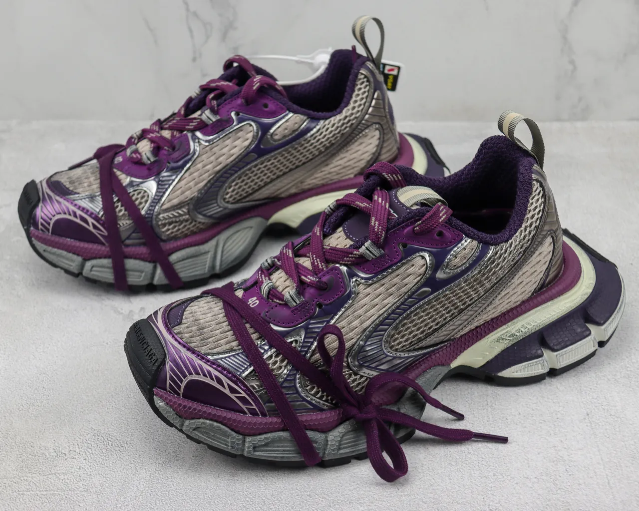 New Balance حذاء رياضي chunky بلون أرجواني رمادي مع upper من شبكة وصناعي في طبقات، midsole منحوت متعدد الألوان 4