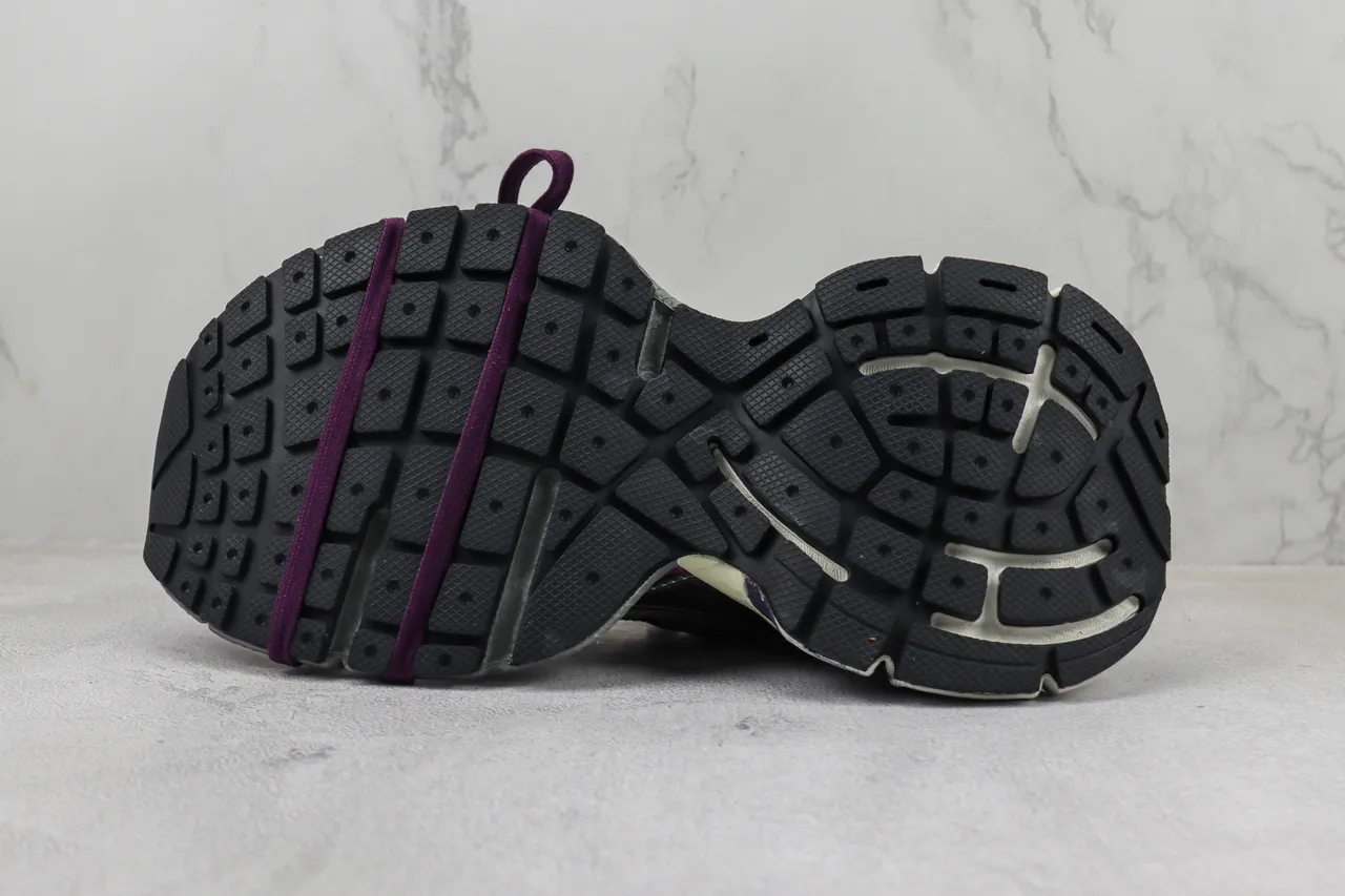 New Balance حذاء رياضي chunky بلون أرجواني رمادي مع upper من شبكة وصناعي في طبقات، midsole منحوت متعدد الألوان 8