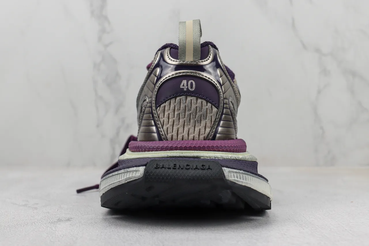 New Balance حذاء رياضي chunky بلون أرجواني رمادي مع upper من شبكة وصناعي في طبقات، midsole منحوت متعدد الألوان 9