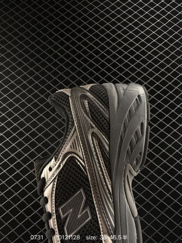 New Balance U509 黑色银色网面和合成覆盖层厚底运动鞋 4