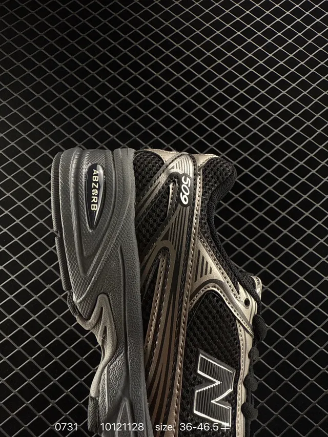 New Balance U509 黑色银色网面和合成覆盖层厚底运动鞋 5