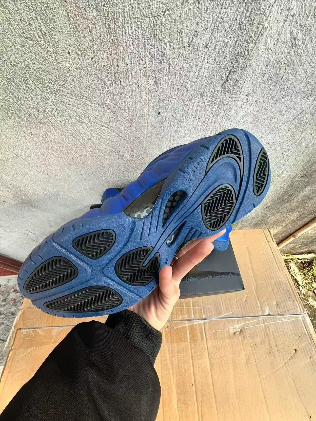 Nike Air Foamposite One Royal Blue Lifestyle Sneakers 6