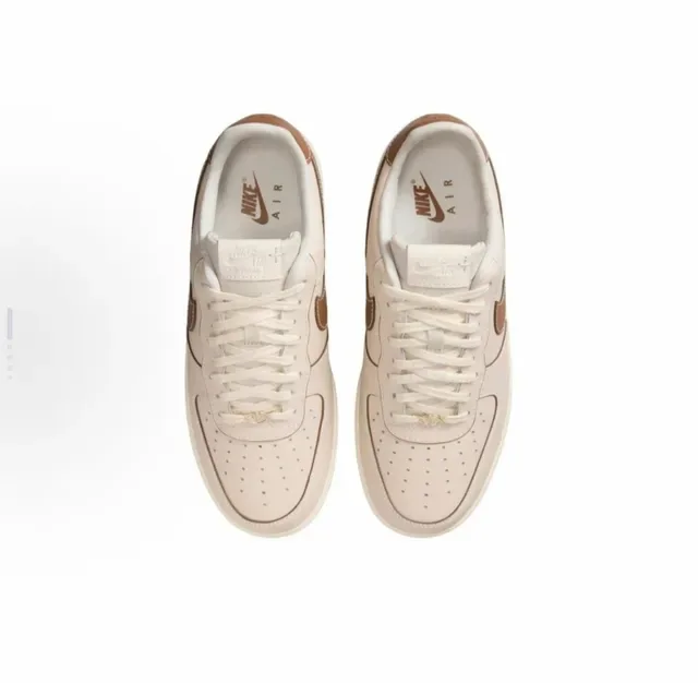 Nike Air Force 1 Beige et Marron Lifestyle Sneakers 4