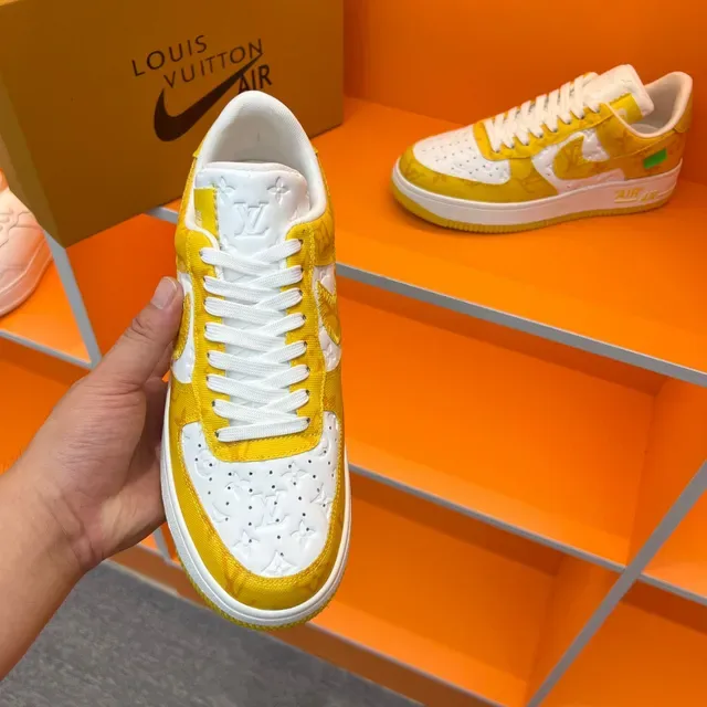 Nike Air Force 1 Jaune et Blanc Monogram Chaussures Lifestyle 4
