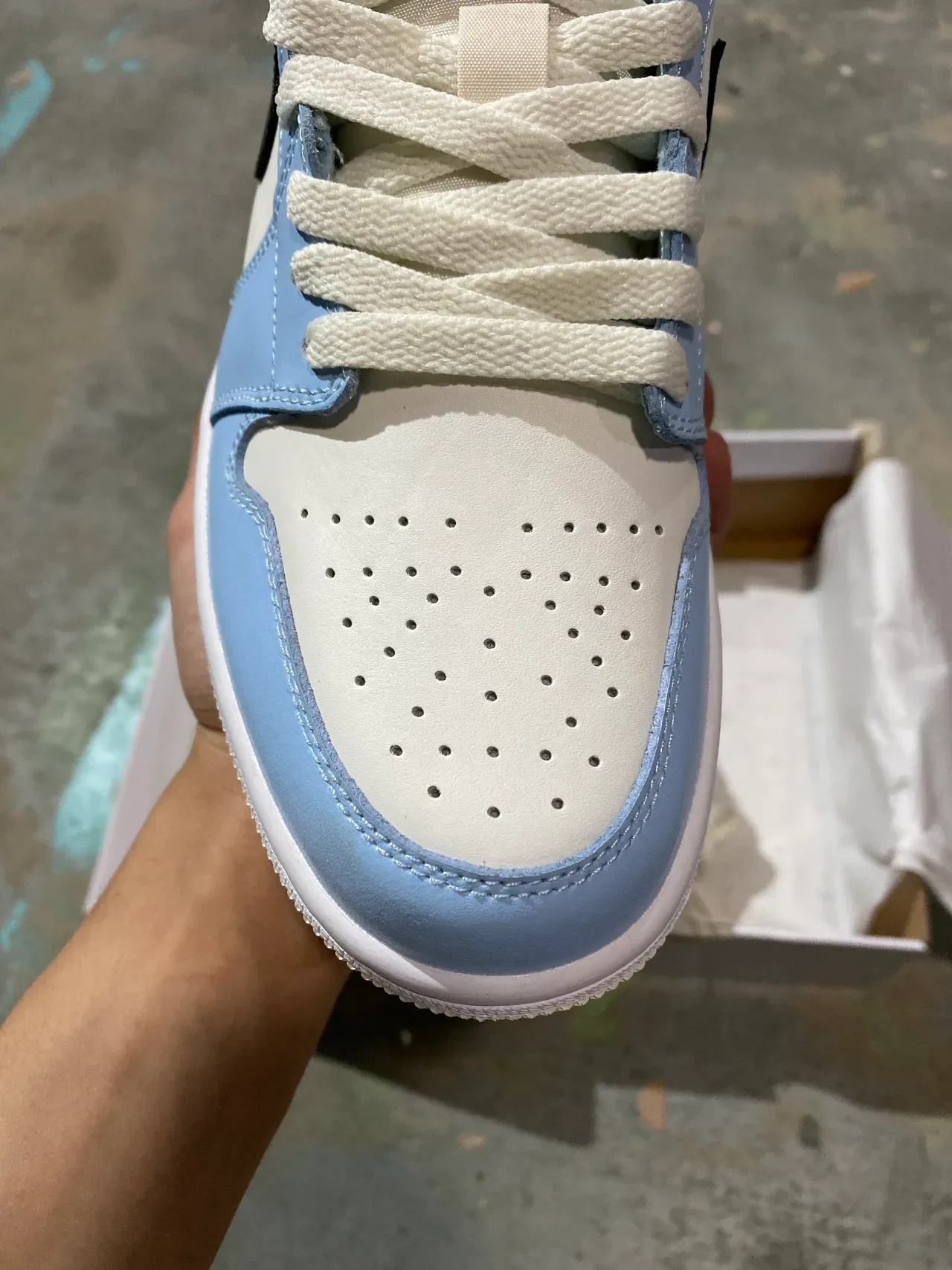 Nike Air Jordan 1 Low Tênis Lifestyle Azul Claro e Creme 3