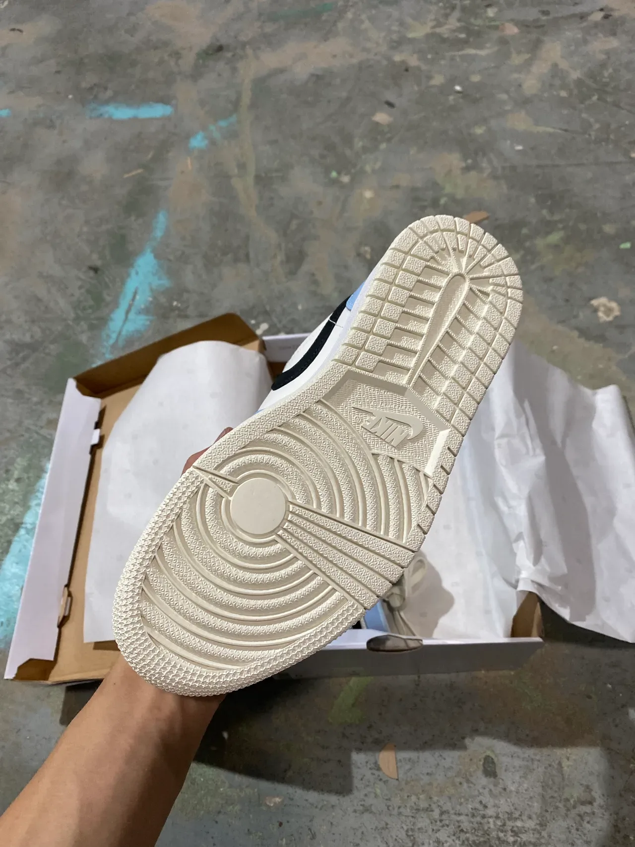 Nike Air Jordan 1 Low Tênis Lifestyle Azul Claro e Creme 5