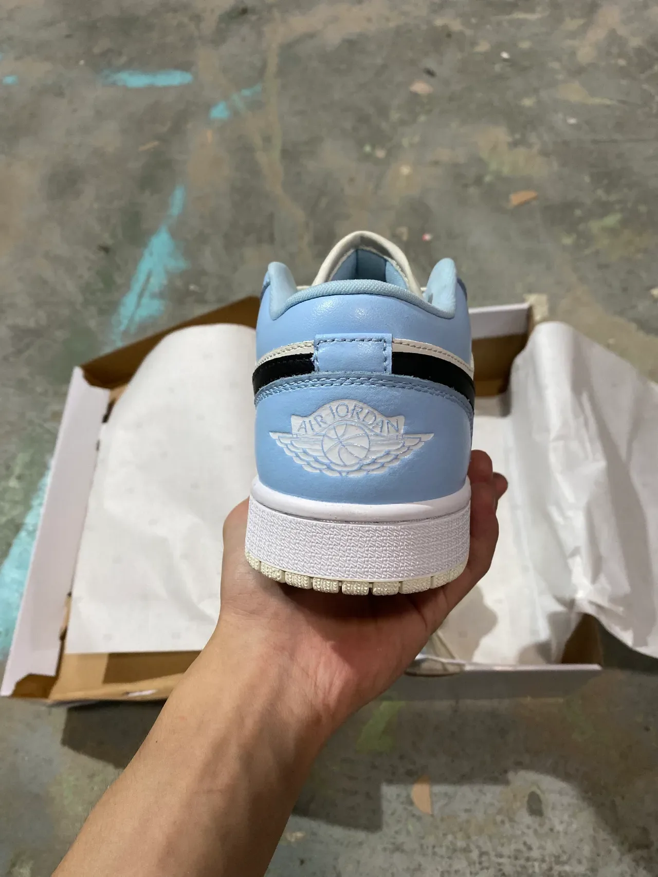 Nike Air Jordan 1 Low Tênis Lifestyle Azul Claro e Creme 6