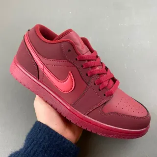 Nike Air Jordan 1 Low أحمر أحادي اللون أحذية رياضية أسلوب حياتي