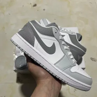Nike Air Jordan 1 Low أبيض و رمادي لايف ستايل سنيكرز