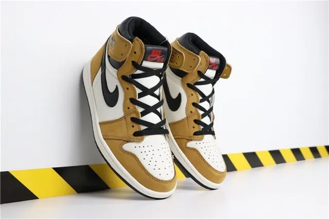 Nike Air Jordan 1 أحذية كرة السلة خردل وأبيض 3