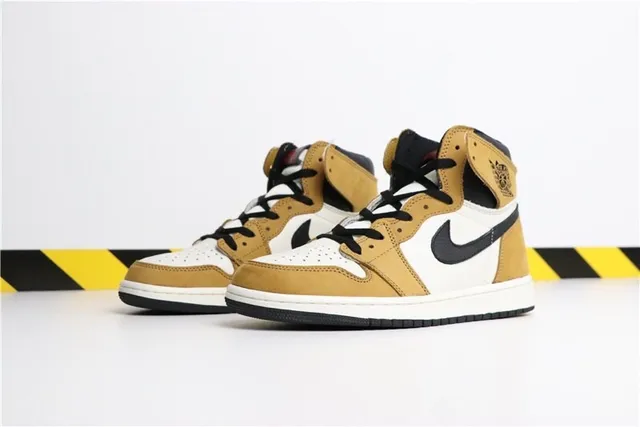 Nike Air Jordan 1 أحذية كرة السلة خردل وأبيض 4