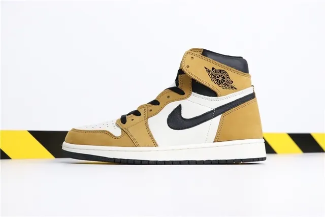 Nike Air Jordan 1 أحذية كرة السلة خردل وأبيض 5
