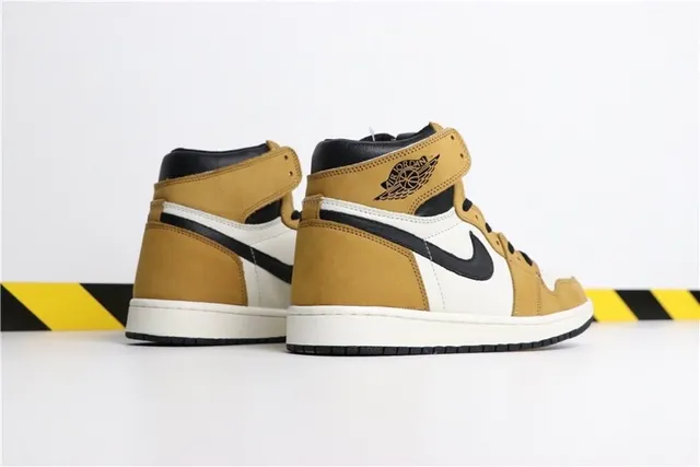 Nike Air Jordan 1 أحذية كرة السلة خردل وأبيض 6