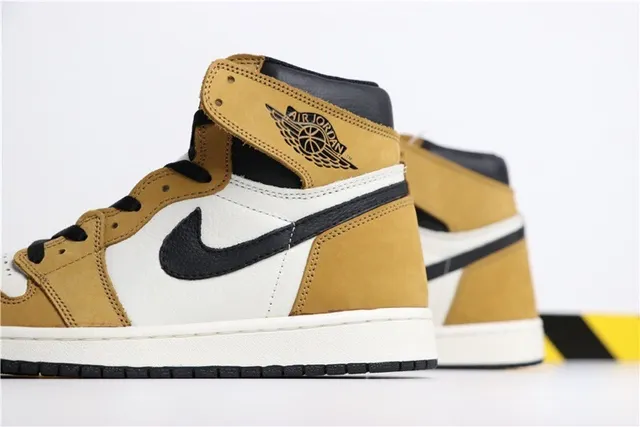 Nike Air Jordan 1 أحذية كرة السلة خردل وأبيض 7