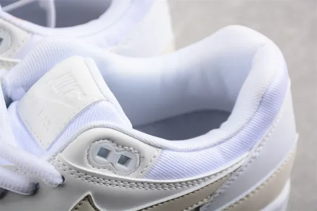 Nike Air Max 1 Bege e Branco Tênis Lifestyle 6