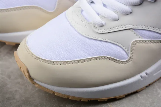Nike Air Max 1 Bege e Branco Tênis Lifestyle 8