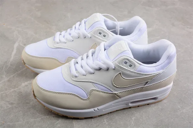 Nike Air Max 1 Bege e Branco Tênis Lifestyle 9