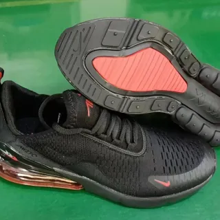 Nike Air Max 270 Chaussures de course noires et rouges