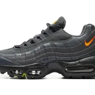 Nike Air Max 95 sneakers lifestyle noir et orange