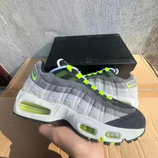 Nike Air Max 95 灰色和霓虹绿生活方式运动鞋