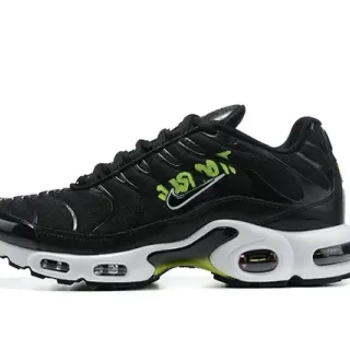 Nike Air Max Plus কালো এবং নিওন গ্রিন লাইফস্টাইল স্নিকার