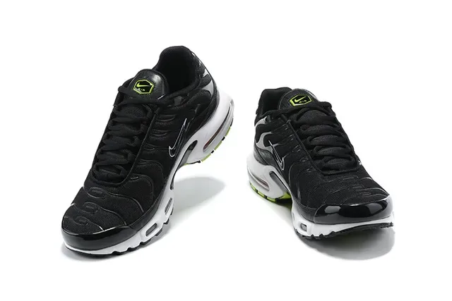 Chaussures lifestyle Nike Air Max Plus noir et vert néon 3