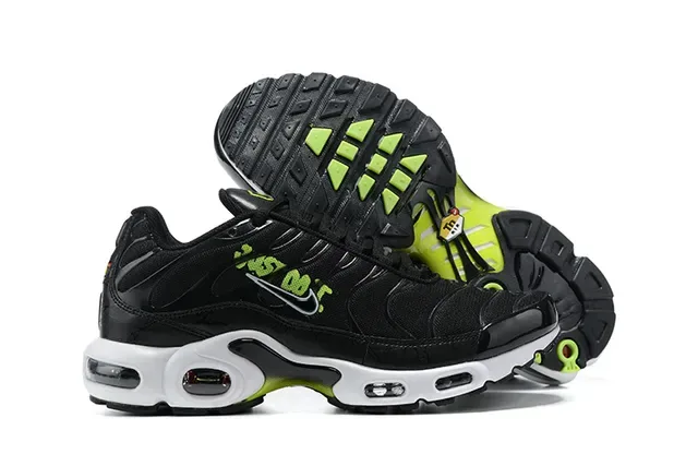 Chaussures lifestyle Nike Air Max Plus noir et vert néon 5