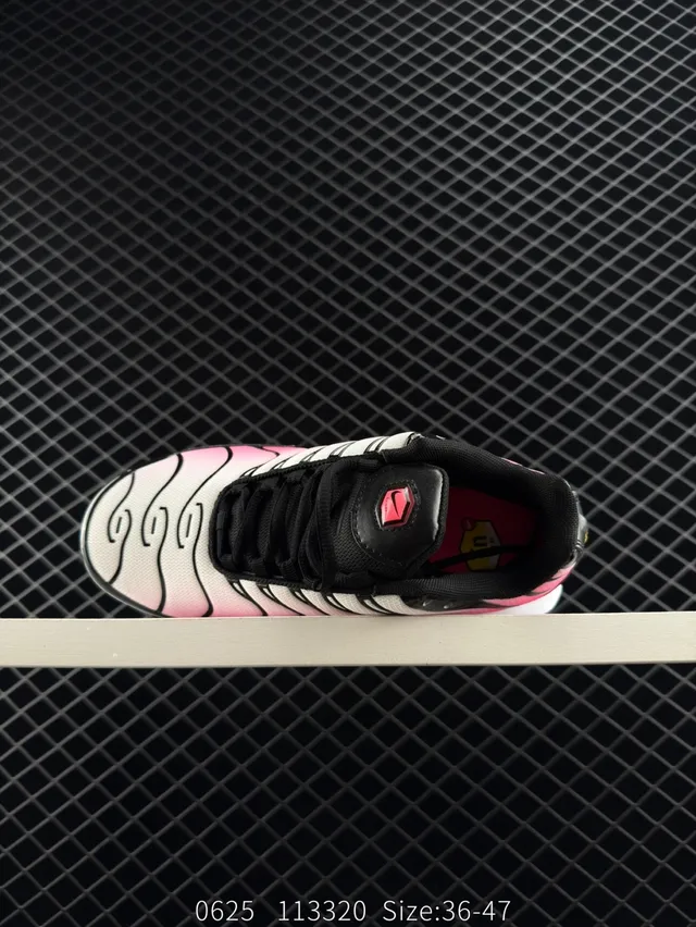 Nike Air VaporMax Plus أسود أحمر تشونكي سنيكرز 2