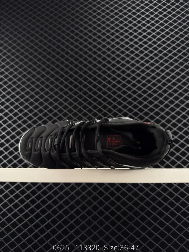 Nike Air VaporMax Plus أسود أحمر تشونكي سنيكرز 5