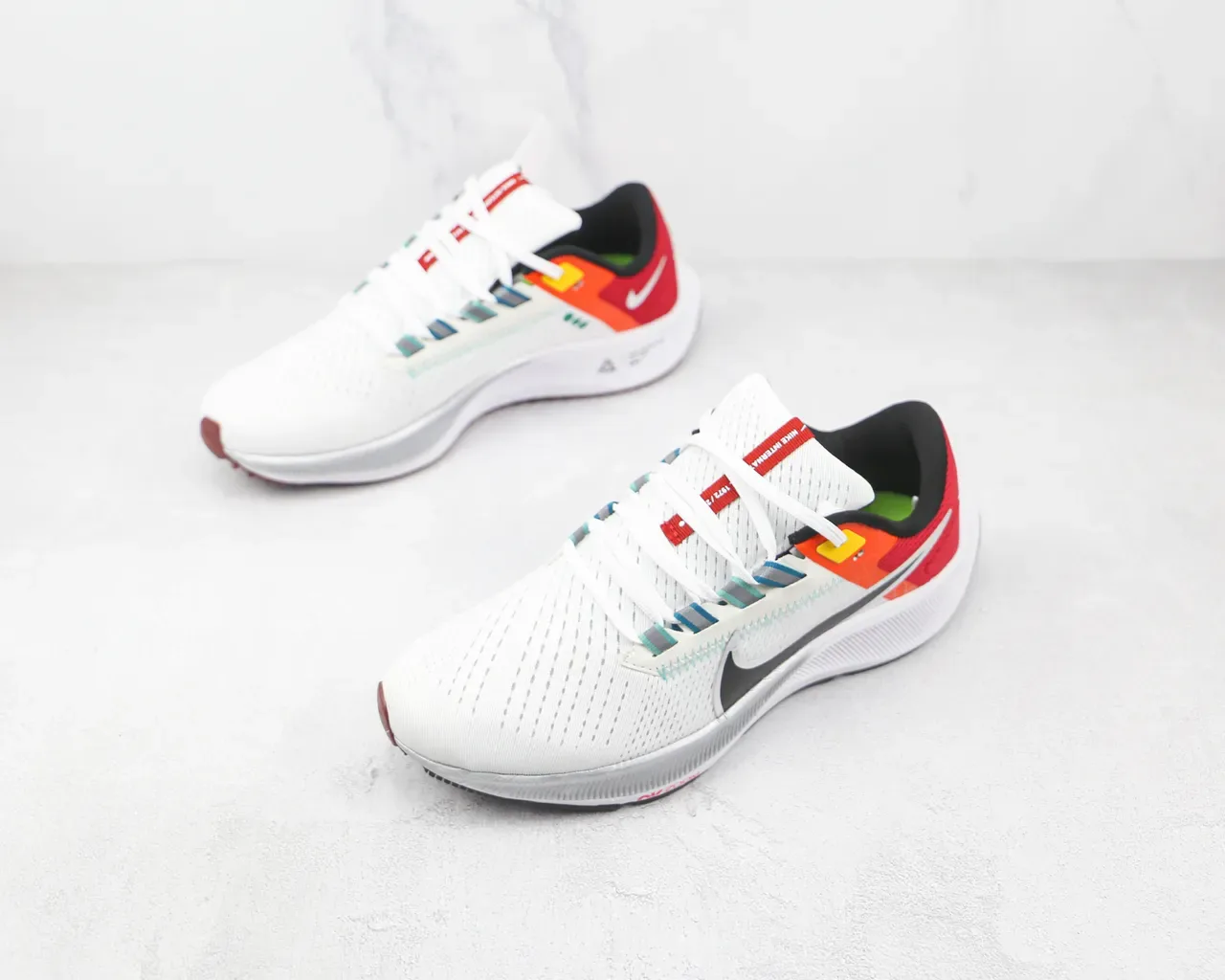 Nike Air Zoom Pegasus सफेद लाल इंजीनियर मेश अपर रिब्ड मिडसोल रनिंग शूज 4
