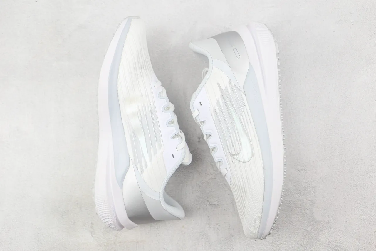 Nike Air Zoom Pegasus 白色银色针织鞋面不对称鞋带护板跑鞋 2